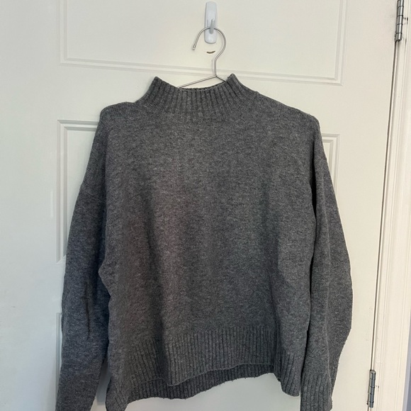 Uniqlo SOUFFLE YARN LONG SLEEVE HIGH NECK SWEATER - Picture 4 of 5